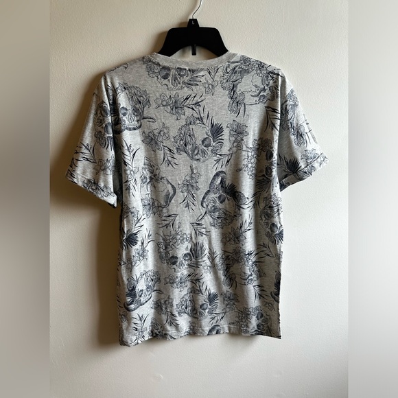 NWT NEVER WORN H&M T Shirt - Picture 3 of 3